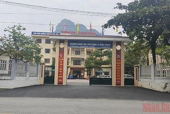 Trường THPT Lê Hồng Phong, thành phố Hà Giang, cho học sinh nghỉ học. (Ảnh: KHÁNH TOÀN)