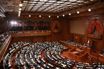Toàn cảnh một phiên họp của Hạ viện ở Tokyo, ngày 8/10/2021. (Ảnh: AFP/TTXVN)