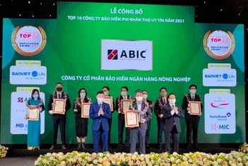 Bảo hiểm Agribank được vinh danh tốp 10 doanh nghiệp bảo hiểm phi nhân thọ uy tín năm 2021