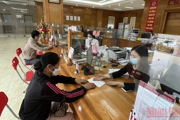Nhờ tuân thủ nghiêm ngặt các biện pháp phòng dịch, hoạt động tại 2 Ngân hàng Nông nghiệp và Phát triển Nông thôn Việt Nam ở Hà Tĩnh vẫn được duy trì liên tục.