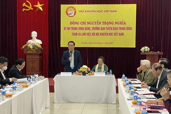  Bí thư Trung ương Đảng, Trưởng Ban Tuyên giáo Trung ương Nguyễn Trọng Nghĩa phát biểu tại buổi làm việc.
