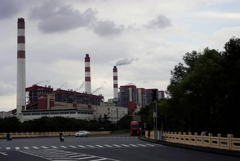 Một nhà máy điện than ở thành phố Thượng Hải, Trung Quốc. (Ảnh: Reuters)