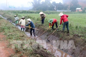 Tăng cường nạo vét kênh mương để bảo đảm nước cho vụ Đông Xuân.