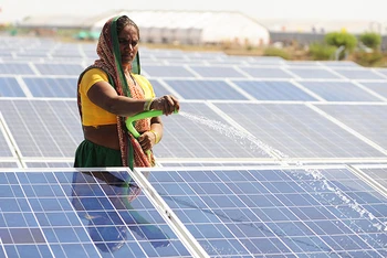 Ấn Độ cam kết thúc đẩy sử dụng năng lượng không hóa thạch. Ảnh: AFP