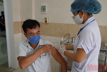 Tỉnh Hưng Yên đẩy nhanh tiến độ tiêm vaccine ngừa Covid-19 cho người dân.