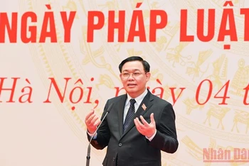 Chủ tịch Quốc hội Vương Đình Huệ phát biểu tại buổi gặp mặt nhân Ngày Pháp luật Việt Nam. (Ảnh: Duy Linh)