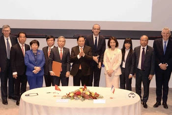 Lễ ký kết biên bản ghi nhớ hợp tác giữa Tổng công ty dược Việt Nam và Sanofi giai đoạn 2021 - 2023.