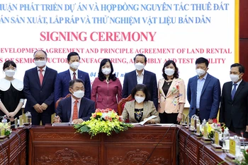 Lễ ký kết thỏa thuận phát triển dự án nhà máy sản xuất, lắp ráp và thử nghiệm vật liệu bán dẫn tại Khu công nghiệp Yên Phong II-C.