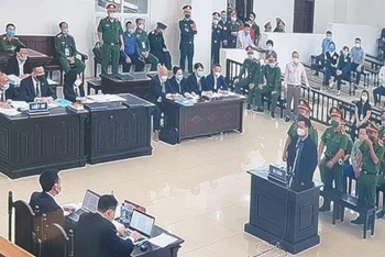 Phiên tòa xét xử vụ án Phan Văn Anh Vũ đưa hối lộ Nguyễn Duy Linh.