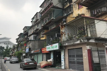 Các chung cư cũ đang được thành phố Hà Nội đang khẩn trương xây dựng 3 kế hoạch cải tạo, xây dựng lại trong giai đoạn 2021 - 2025 và những năm tiếp theo. (Ảnh: Ngọc Sơn)