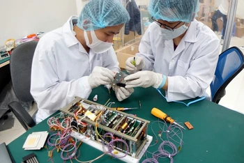 Vệ tinh NanoDragon do các nhà khoa học thuộc Trung tâm Vũ trụ Việt Nam chế tạo.