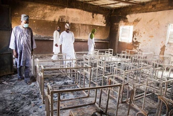 Hiện trường vụ cháy trường học tại Niger, tháng 4/2021. (Ảnh: Reuters)