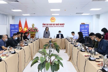 Phó Tổng cục trưởng Tổng cục Giáo dục Nghề nghiệp Nguyễn Thị Việt Hương chia sẻ thông tin tại buổi họp báo.