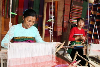 Nghề dệt thổ cẩm truyền thống được bảo lưu, duy trì tại nhiều địa phương ở Thanh Hóa.