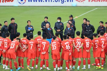 ĐT Việt Nam tập luyện trước trận đấu với Nhật Bản. (Ảnh: VFF)