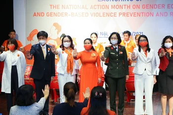 Các đại biểu tham gia Lễ phát động truyền đi thông điệp về bình đẳng giới. (Ảnh: UN Women Viet Nam)