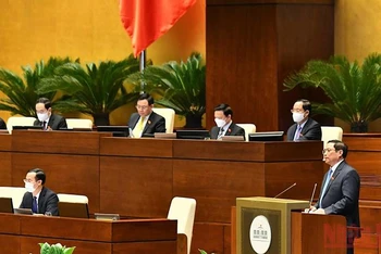 Thủ tướng Chính phủ Phạm Minh Chính báo cáo giải trình trước Quốc hội. Ảnh: LINH NGUYÊN