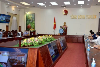 Chủ tịch UBND tỉnh Bình Thuận Lê Tuấn Phong tại cuộc họp trực tuyến chỉ đạo công tác phòng, chống dịch tại huyện đảo Phú Quý.