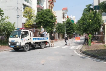 Nhiều khu dân cư trên địa bàn TP Nam Định được dỡ bỏ cách ly y tế do đã bảo đảm các điều kiện an toàn phòng dịch.