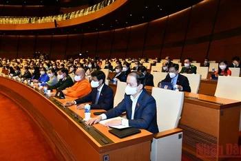 Đại biểu Quốc hội biểu quyết thông qua Nghị quyết về phân bổ ngân sách trung ương năm 2022.