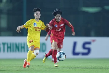 Phong Phú Hà Nam (áo vàng) không thể chiến thắng đương kim vô địch TP Hồ Chí Minh. (Ảnh: VFF)