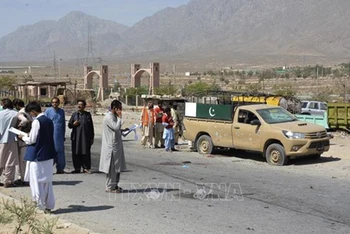 Nhân viên an ninh điều tra tại hiện trường vụ đánh bom ở Quetta, Pakistan, ngày 5/9/2021. (Ảnh minh họa: TTXVN)