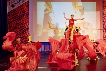 Một tiết mục trong Tuần lễ Văn hóa Việt Nam của sinh viên Việt Nam tại Nga. (ảnh: NAM ĐÔNG)