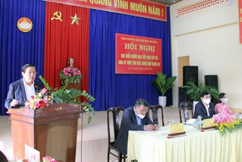 Đồng chí Phan Đình Trạc phát biểu ý kiến tại buổi tiếp xúc cử tri.