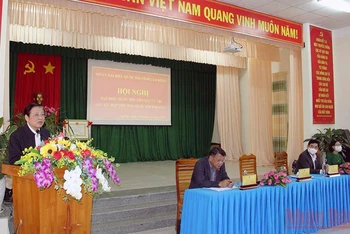 Đồng chí Phan Đình Trạc phát biểu ý kiến tại buổi tiếp xúc cử tri.