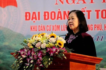 Đồng chí Trương Thị Mai phát biểu tại Ngày hội đại đoàn kết dân tộc.