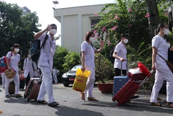 Lực lượng y tế Bệnh viện Quân y 175 lên đường tăng cường cho các địa phương trên địa bàn Thành phố Hồ Chí Minh.