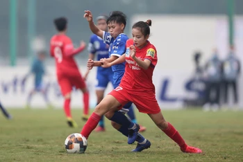 Phong Phú Hà Nam (áo đỏ) sớm có bàn thắng dẫn trước. (Ảnh: VFF)