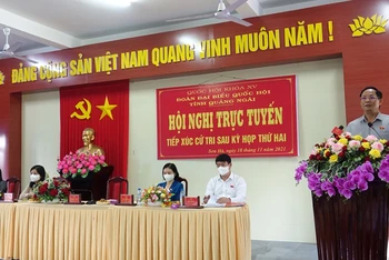 Phó Chủ tịch Quốc hội Trần Quang Phương phát biểu tại hội nghị tiếp xúc cử tri tỉnh Quảng Ngãi.