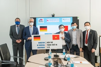 Đức hỗ trợ Việt Nam thiết bị y tế chống Covid-19 trị giá 21 tỷ đồng. (Ảnh: Đại sứ quán Đức tại Việt Nam)
