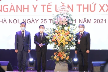 Thứ trưởng Y tế Trần Văn Thuấn chúc hội nghị thành công tốt đẹp.