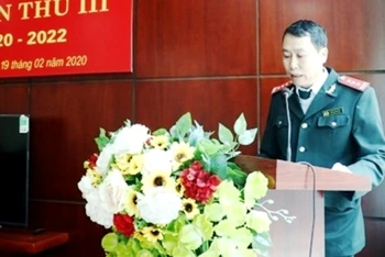 Ông Đàm Quang Vinh, Chánh Thanh tra tỉnh Lào Cai bị kỷ luật buộc thôi việc, do sử dụng bằng tốt nghiệp THPT không hợp pháp.