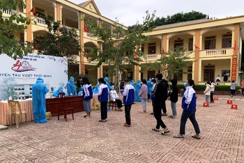 Test nhanh cho học sinh Trường PTTH Lê lợi, Thị trấn Lạt (Tân Kỳ).