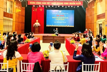 Phiên họp thứ nhất Ban Chấp hành Hội Liên hiệp Phụ nữ thành phố Hà Nội khóa 16.