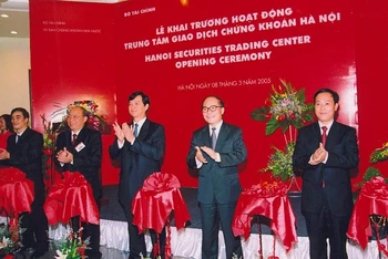 Lễ khai trương hoạt động Trung tâm Giao dịch Chứng khoán Hà Nội (Năm 2005). (Ảnh: HNX)