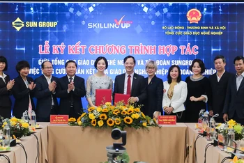 Tập đoàn Sun Group và Tổng cục Giáo dục nghề nghiệp ký kết hợp tác ngày 26/11.