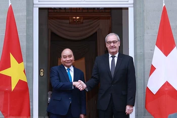  Chủ tịch nước Nguyễn Xuân Phúc và Tổng thống Liên bang Thụy Sĩ Guy Parmelin. 