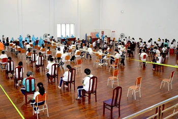 Trường THPT chuyên Trần Hưng Đạo được bố trí làm điểm tiêm vaccine cho trẻ từ 12-17 tuổi trên địa bàn TP Phan Thiết (Bình Thuận).