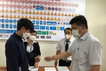 Sở Giao thông vận tải TP Hồ Chí Minh thực hiện thí điểm cấp giấy phép lái xe tại chỗ sau khi có kết quả sát hạch.