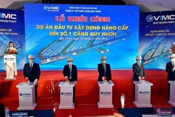 Công ty cổ phần Cảng Quy Nhơn khởi công Dự án đầu tư xây dựng nâng cấp Bến số 1 Cảng Quy Nhơn. (Ảnh: CÁT HÙNG)