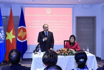 Chủ tịch nước Nguyễn Xuân Phúc phát biểu tại buổi gặp gỡ các chuyên gia Việt Nam làm việc tại các tổ chức quốc tế; cán bộ, nhân viên Phái đoàn đại diện thường trực Việt Nam tại Geneva. (Ảnh: Thống Nhất/TTXVN)