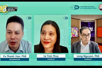 Các diễn giả Việt Nam chia sẻ về kinh nghiệm của nước ta trong truyền thông về đại dịch Covid-19 (Ảnh: Ban tổ chức).
