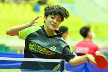 Vận động viên Trần Mai Ngọc (câu lạc bộ Hà Nội T&T 1) xuất sắc giành 2 chiến thắng trong trận đấu tại nội dung đồng đội nữ trước đội Công an 2.