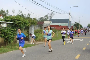 Sinh viên Đà Nẵng tham gia giải chạy.