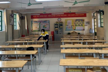 Các trường trên địa bàn thành phố Thái Bình thực hiện vệ sinh lớp học.
