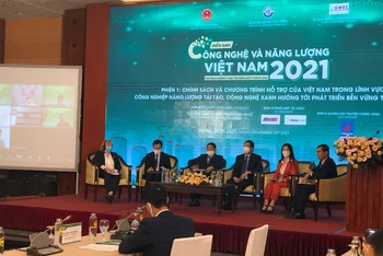 Các đại biểu dự Diễn đàn Công nghệ và Năng lượng Việt Nam 2021.